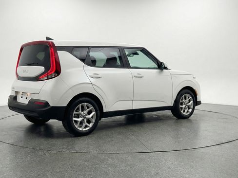 Used 2025 Kia Soul LX w/ LX Technology Package FWD image 9