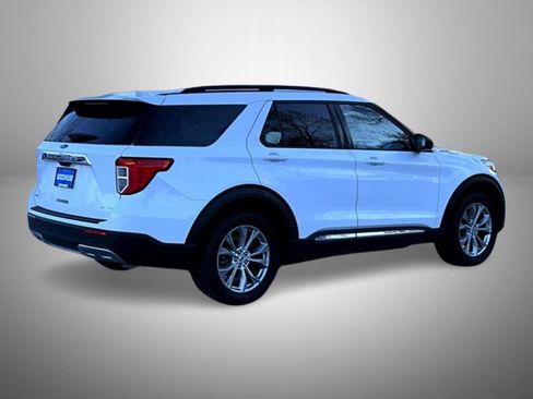 Used 2021 Ford Explorer XLT w/ Equipment Group 202A image 5