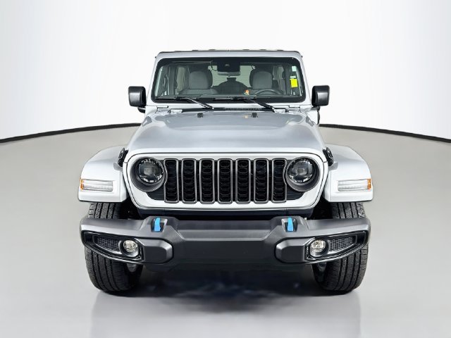 Used 2024 Jeep Wrangler Unlimited w/ Convenience Group AWD/4WD image 2