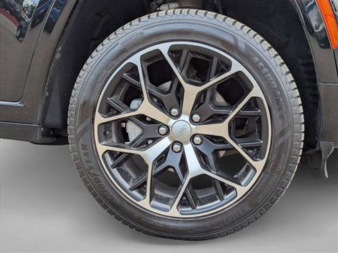 Used 2022 Jeep Grand Cherokee Summit AWD/4WD image 25