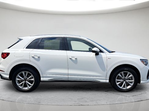 Used 2025 Audi Q3 2.0T Premium AWD/4WD image 2
