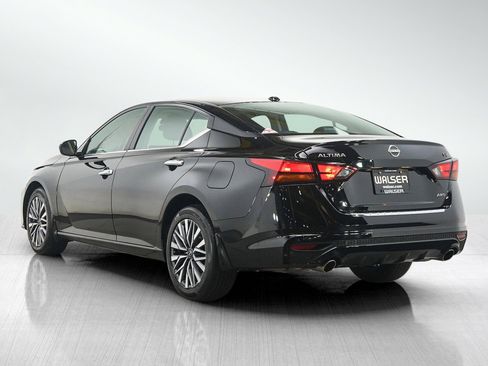 Used 2023 Nissan Altima 2.5 SV w/ SV Premium Package AWD/4WD image 3