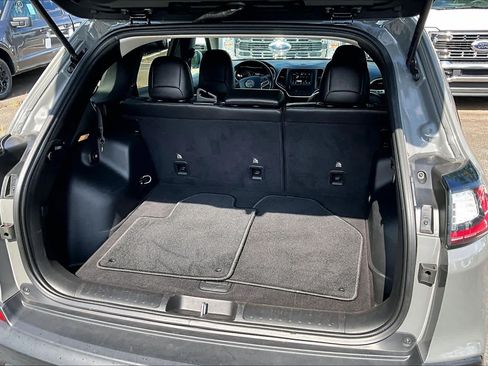 Used 2019 Jeep Cherokee Latitude Plus AWD/4WD image 32
