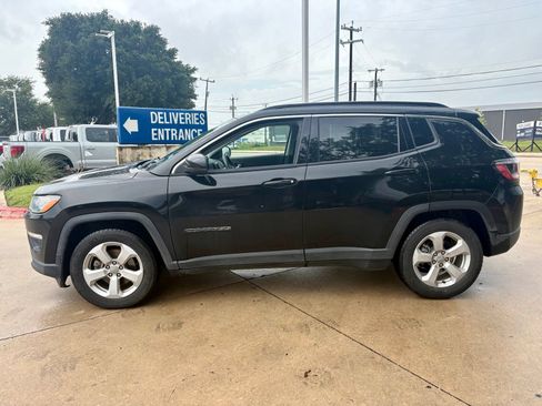 Used 2021 Jeep Compass Latitude FWD image 4