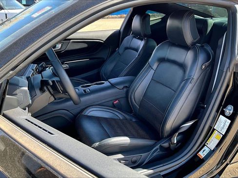 Used 2024 Ford Mustang GT Premium image 8