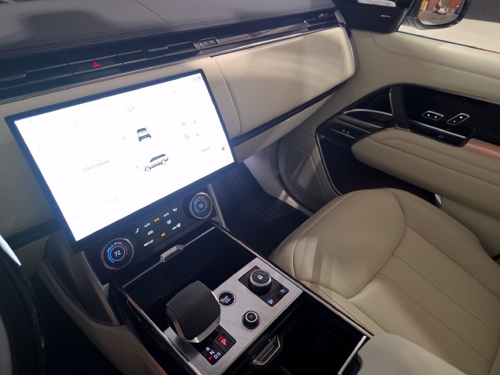 Certified 2023 Land Rover Range Rover SE AWD/4WD image 34
