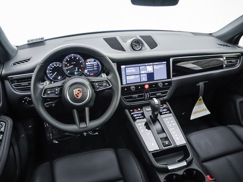 New 2026 Porsche Macan image 19
