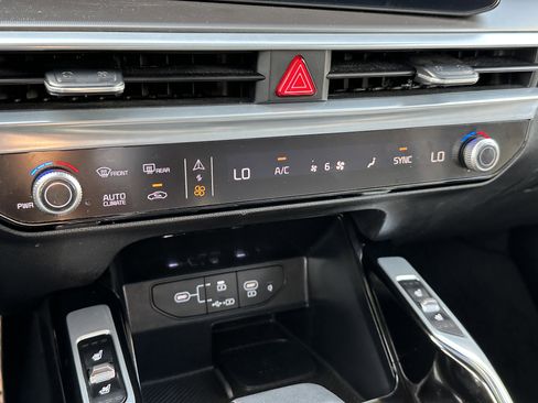 Certified 2024 Kia Sorento SX image 32