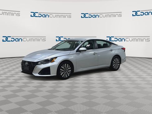 Used 2023 Nissan Altima 2.5 SV FWD image 4
