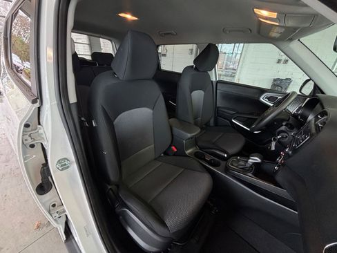 Used 2025 Kia Soul LX w/ LX Technology Package image 39