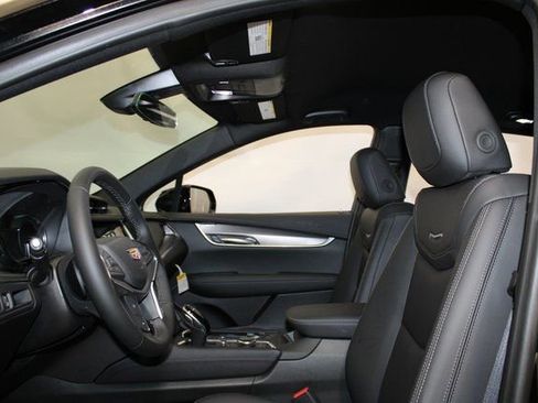 New 2026 Cadillac XT5 Luxury image 6