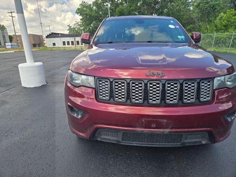 Used 2018 Jeep Grand Cherokee Altitude AWD/4WD image 2