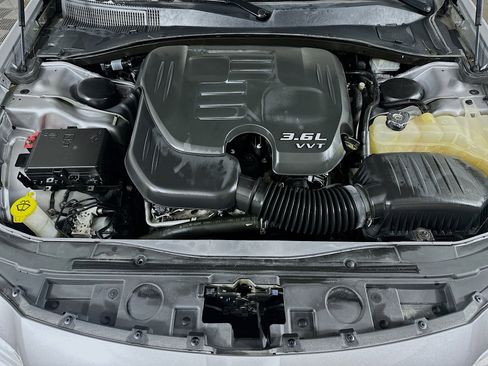Used 2017 Chrysler 300 C image 30