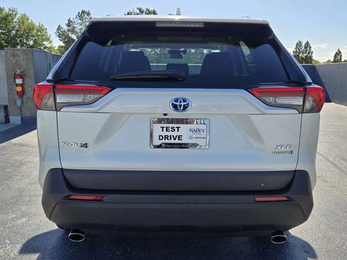 Used 2021 Toyota RAV4 XLE Premium AWD/4WD image 7