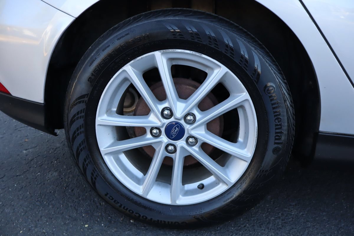 Used 2018 Ford Focus SE w/ Cold Weather Package FWD image 41