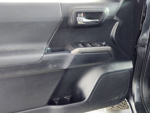 Used 2021 Toyota Tacoma TRD Off-Road image 17