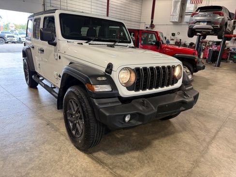 Used 2024 Jeep Wrangler Unlimited Sport AWD/4WD image 1