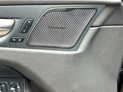 Used 2023 Volvo XC60 B5 Ultimate image 20