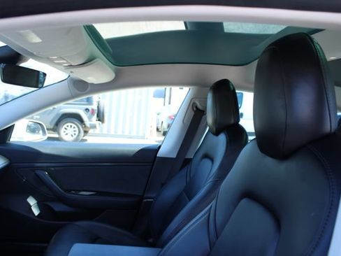 Used 2018 Tesla Model 3 Long Range RWD image 24