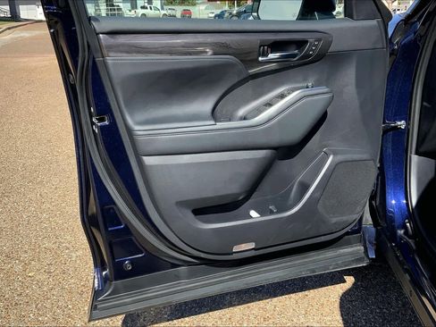 Used 2021 Toyota Highlander Platinum FWD image 22