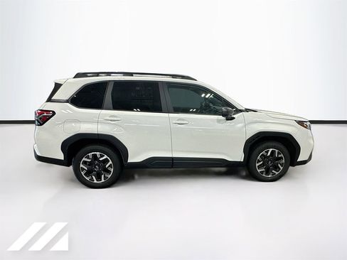 Used 2026 Subaru Forester Premium AWD/4WD image 4