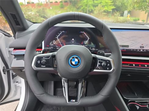 Used 2026 BMW 550e xDrive AWD/4WD image 32