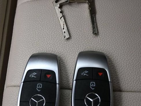 Used 2023 Mercedes-Benz EQB 300 4MATIC image 39