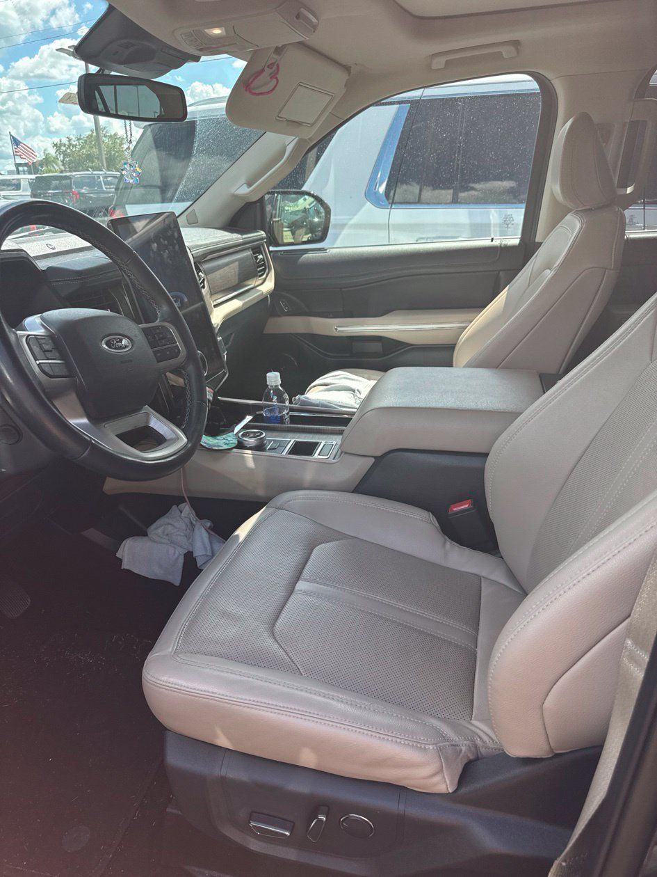 Used 2022 Ford Expedition Max Limited RWD image 4
