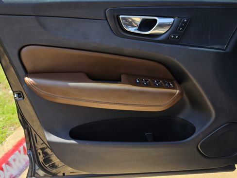 Used 2018 Volvo XC60 T5 Momentum w/ Convenience Package image 29