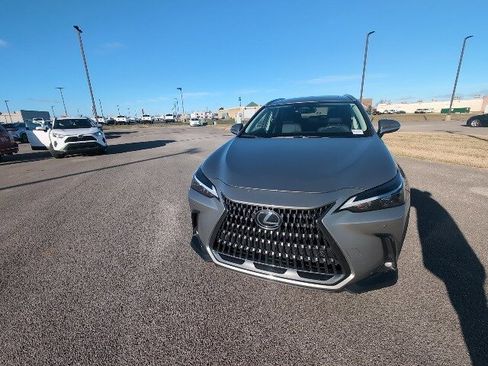 Used 2025 Lexus NX 350 AWD image 9