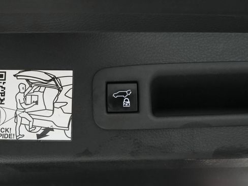 Used 2021 Toyota Sienna Limited image 42