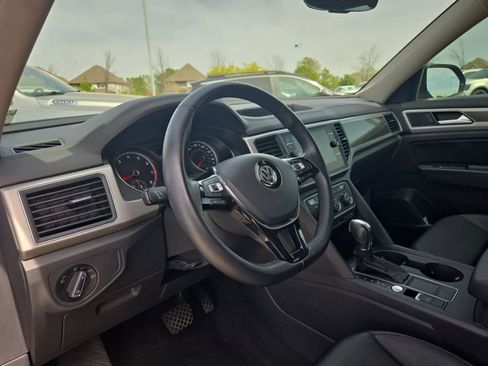 Used 2019 Volkswagen Atlas SE w/ Panoramic Sunroof Package image 2