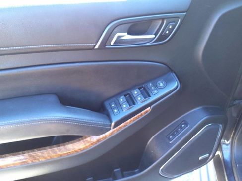 Used 2015 Chevrolet Suburban LTZ image 13