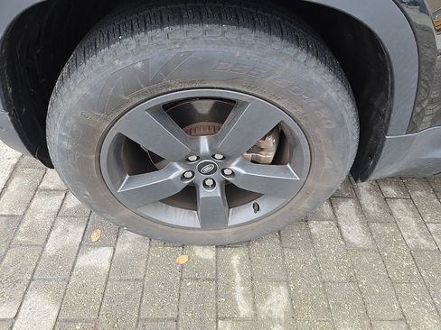 Used 2023 Land Rover Defender 110 S image 10