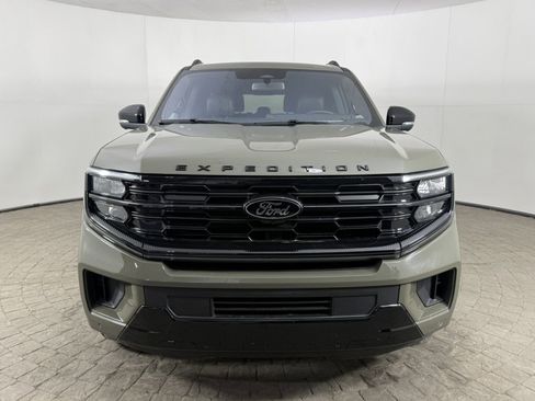 Used 2025 Ford Expedition Max Platinum w/ Stealth Performance Package AWD/4WD image 2