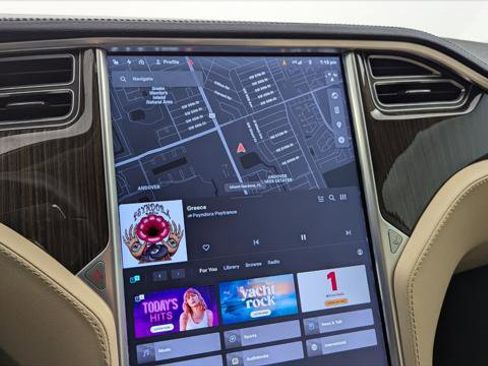 Used 2013 Tesla Model S Performance image 24