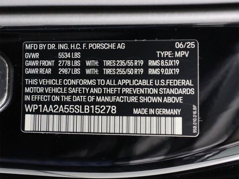 Certified 2025 Porsche Macan image 19