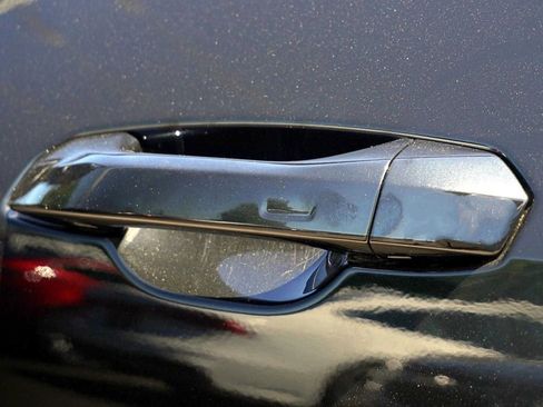 Used 2020 Audi e-tron Premium Plus image 12