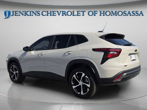 New 2026 Chevrolet Trax RS w/ Sunroof Package FWD image 7