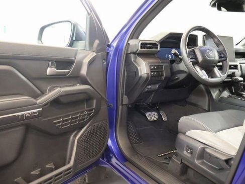 Used 2024 Toyota Tacoma TRD Sport AWD/4WD image 9