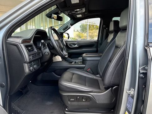 Certified 2023 Chevrolet Suburban Z71 w/ Luxury Package AWD/4WD image 9