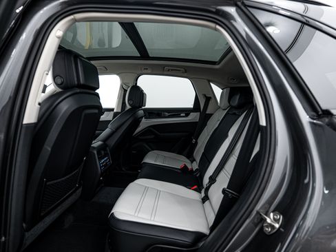 Certified 2025 Porsche Cayenne image 23