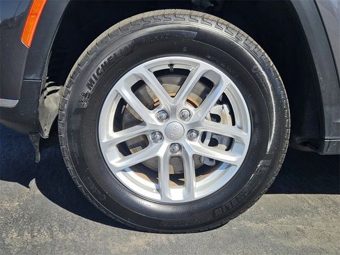 Used 2023 Jeep Grand Cherokee L Laredo image 39
