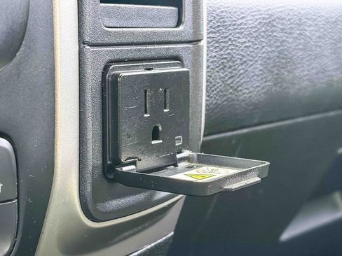 Used 2017 RAM 1500 Big Horn image 32