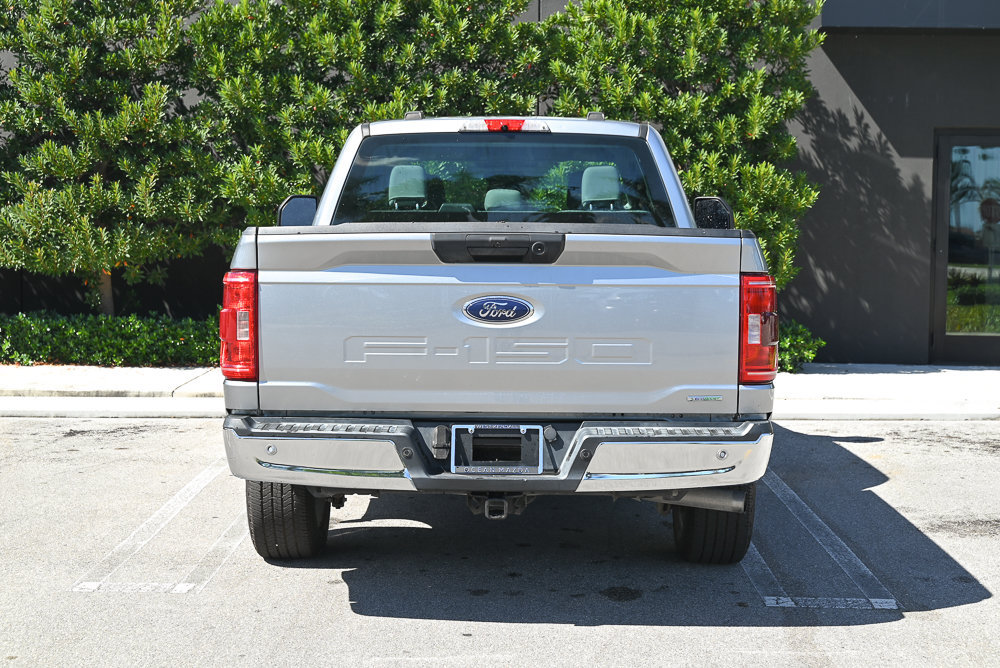 Used 2022 Ford F150 XLT w/ Trailer Tow Package RWD image 5