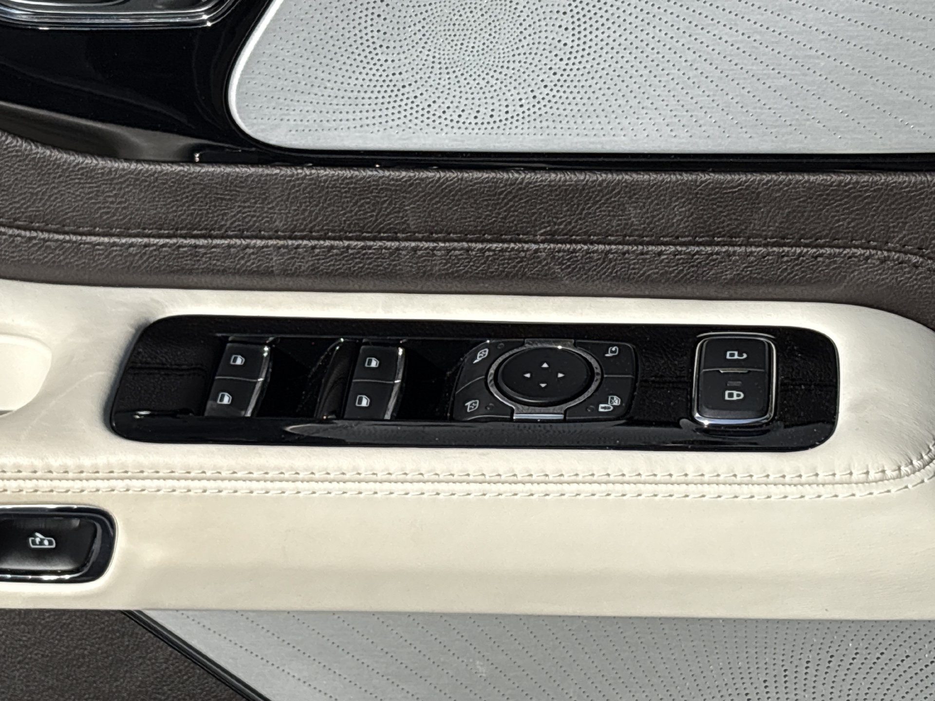 Used 2020 Lincoln Aviator Black Label w/ Dynamic Handling Package AWD/4WD image 13