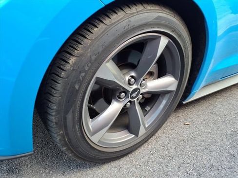 Used 2017 Ford Mustang Coupe RWD image 4