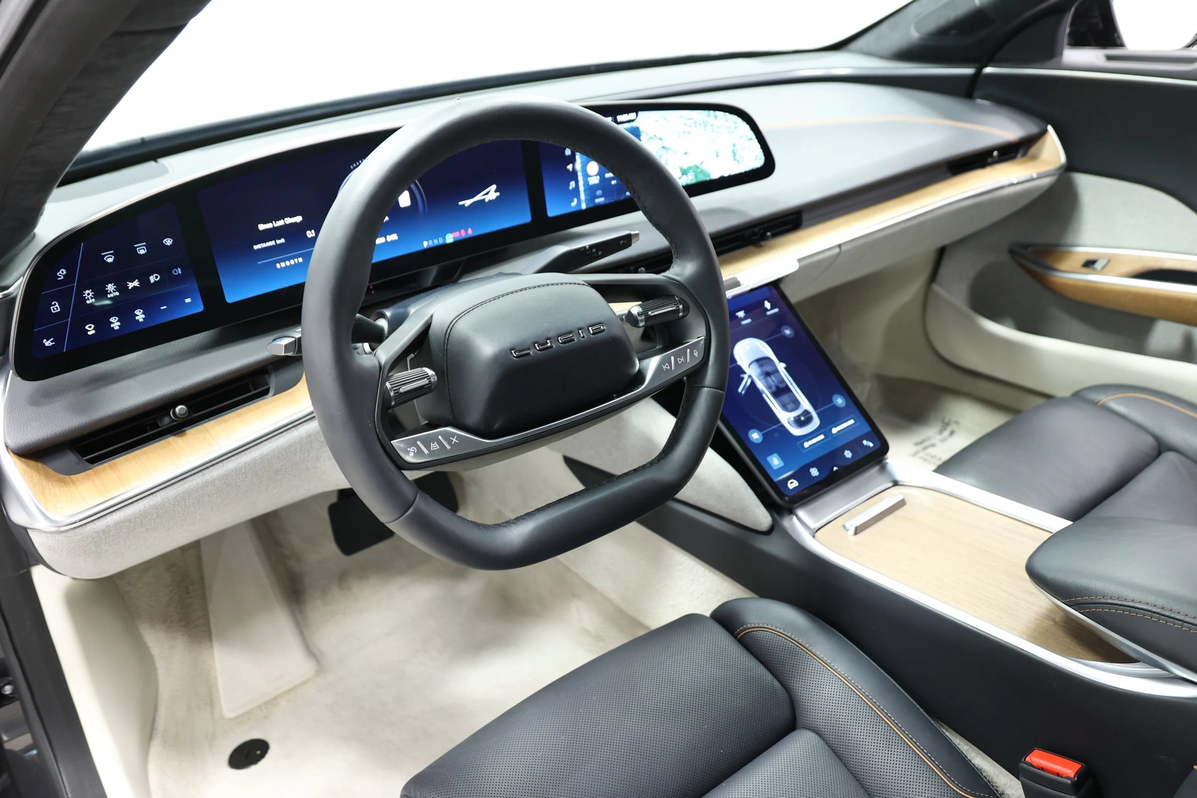 Used 2024 Lucid Air Touring AWD/4WD image 2