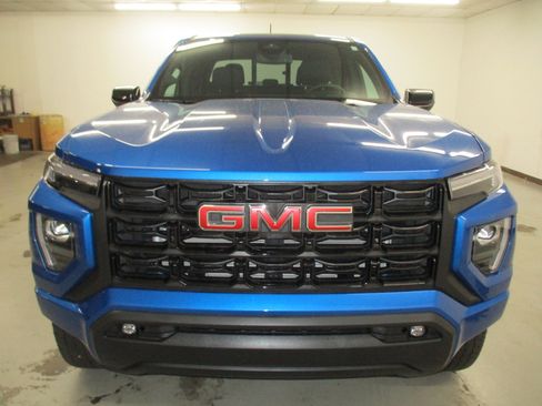 Used 2024 GMC Canyon Elevation w/ Elevation Premium Package image 2
