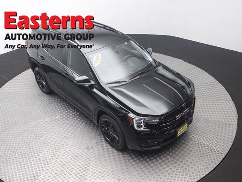Used 2023 GMC Terrain SLE w/ Driver Convenience Package AWD/4WD image 3